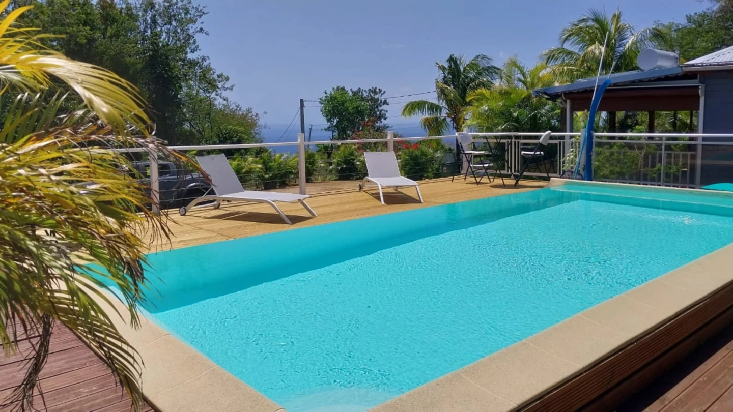 Vue du domaine Les Hauts de Bornave à Deshaies, Guadeloupe
